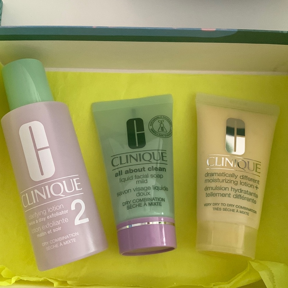 NWOT CLINIQUE SKINCARE SET